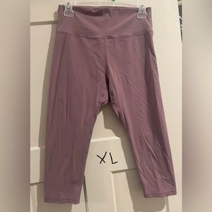 XL BuffBunny legging capri’s